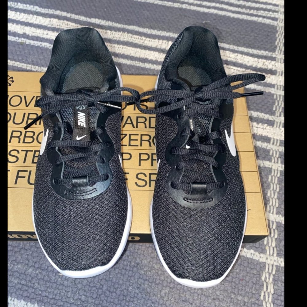 Size women's 6 black and white Nike revolution 6 NN atheltic shoes/running shoes